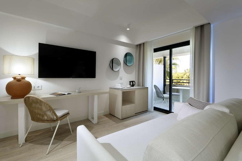 The Signature Level At Grand Palladium Sicilia & Hotel Campofelice Di Roccella