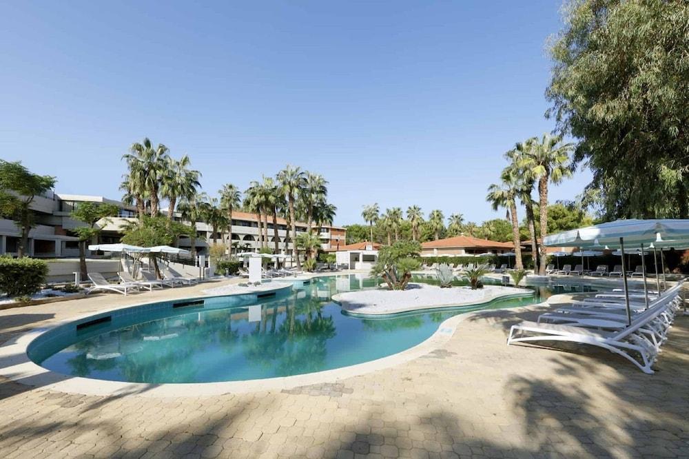 The Signature Level At Grand Palladium Sicilia & Hotel Campofelice Di Roccella